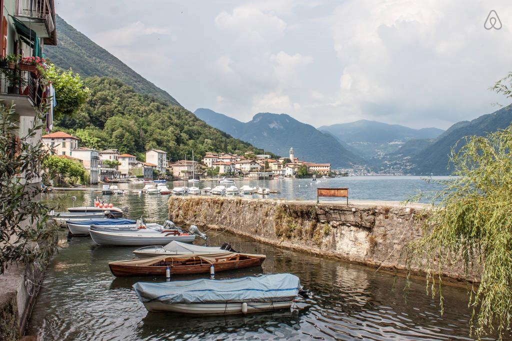 La Mansarda Sul Lago Lezzeno Pokoj fotografie